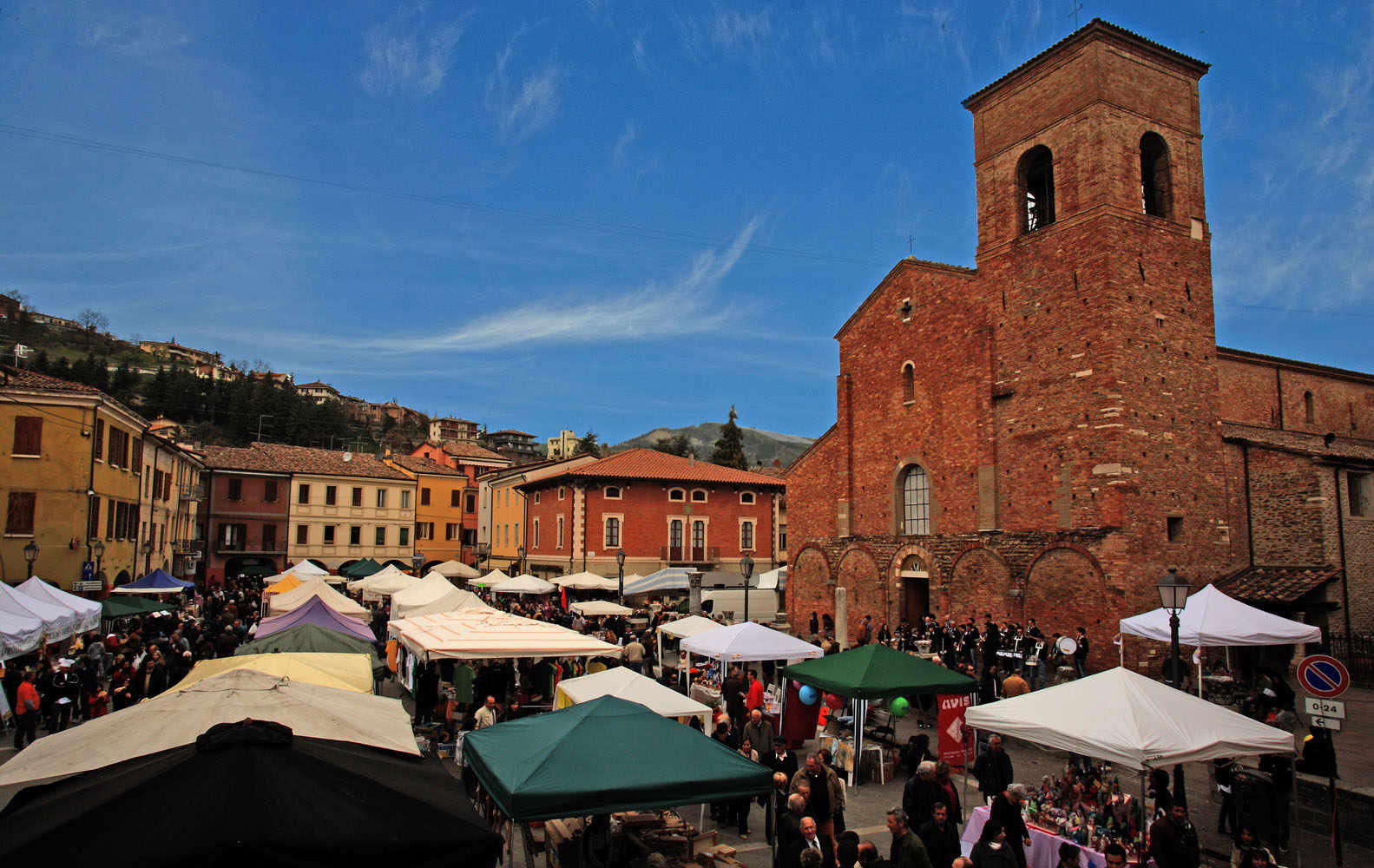 Pagnotta di Sarsina  stands at Plautus Square.